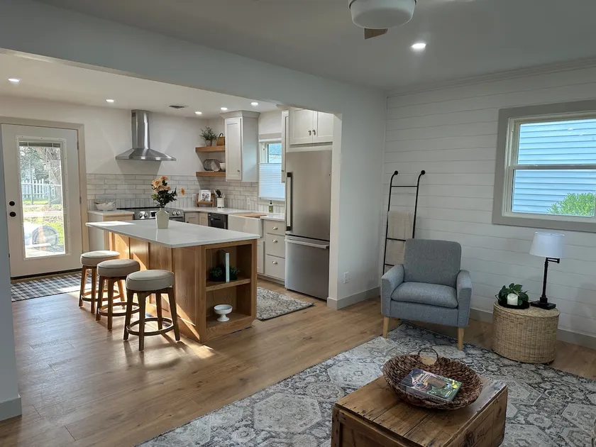 Leah’s Landing - Image 1