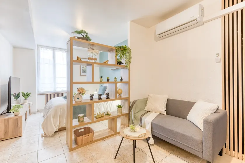 New & cozy studio: couples getaway, train station 700 m away - Image 1
