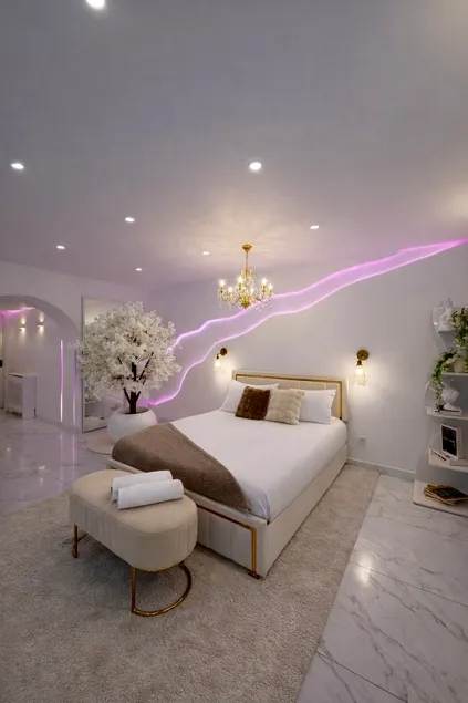The Floor - Suite Passion d'Or & jacuzzi privé - Image 1