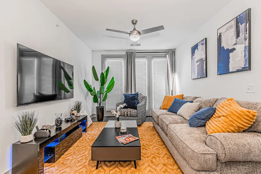 ~>The Suite Spot | Luxe Stay with all Amenities <~ - Image 1