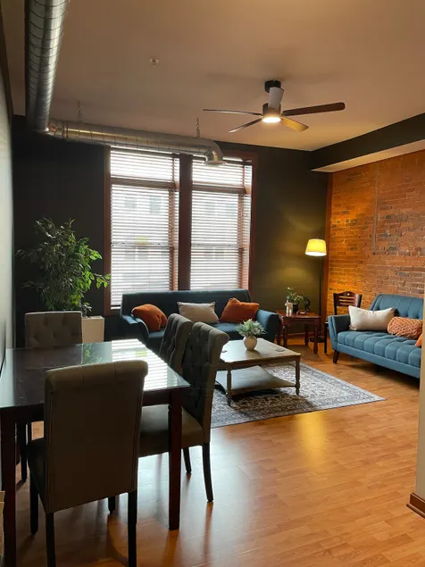 Boutique Lofted Flat on the Square - Image 1