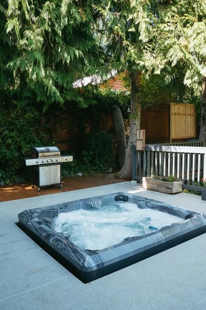 Large Group Cabin Retreat w/ Hot Tub & 7 Beds - Image 1