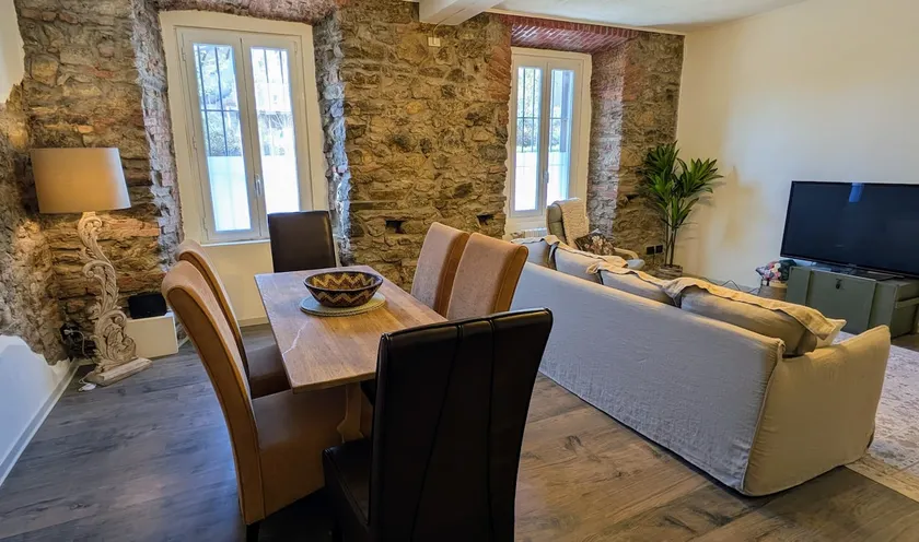 Homely 2-bed apartment 300m from lakeside - Image 1