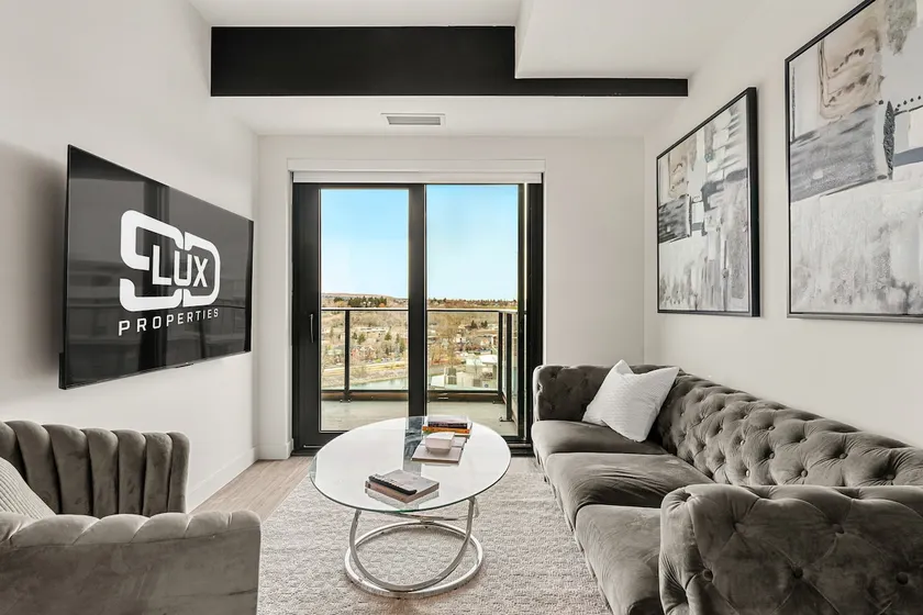 River Views • Lux Suite • Eau Claire • Downtown - Image 1