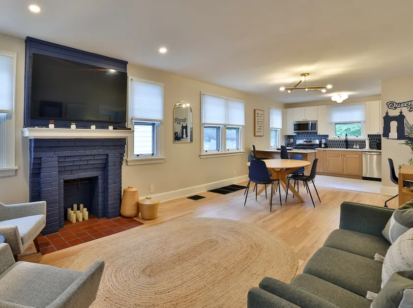 Queen City Blue- Historic Charmer Luxurious Living - Image 1
