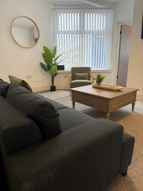 ResiLets - Stanley House - Large, Modern 3 Bed - NEW! - Image 1