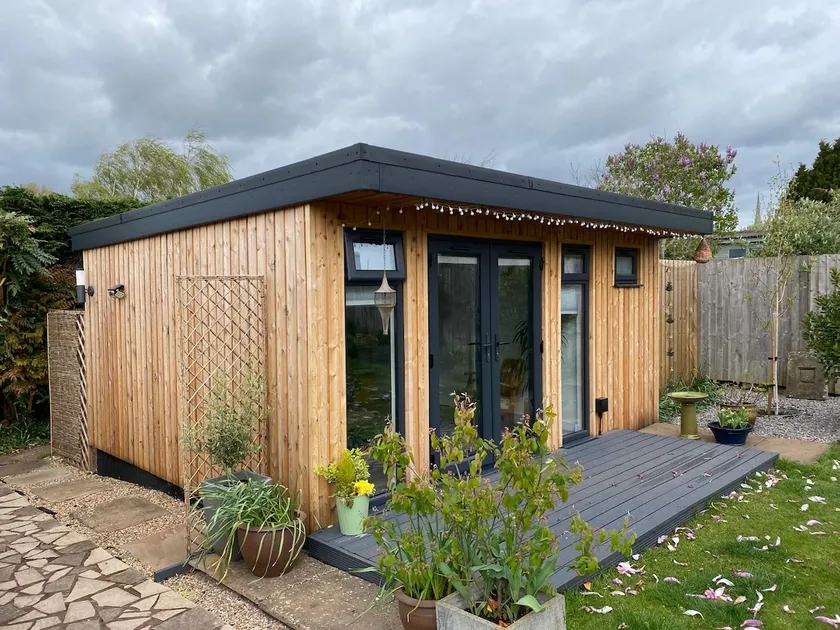 En-suite studio in lovely garden Ross on Wye - Image 1