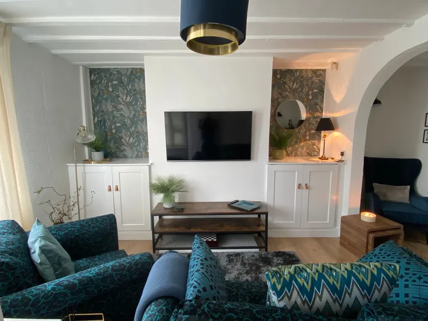 Comfy and Connected Standish Home - Two Mins from M6 Jct-27 - Image 1