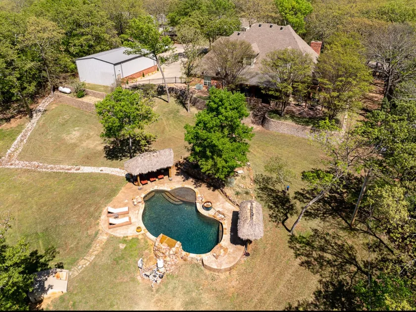 Regal Retreat - Image 1