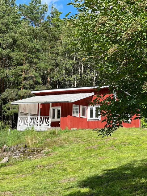 Small cottage along the pilgrim's trail - Image 1