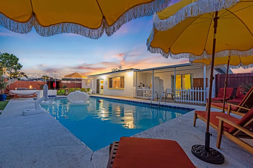 Sleeps 12! Pool~Grill~Games~Gym~Cozy Backyard - Image 1