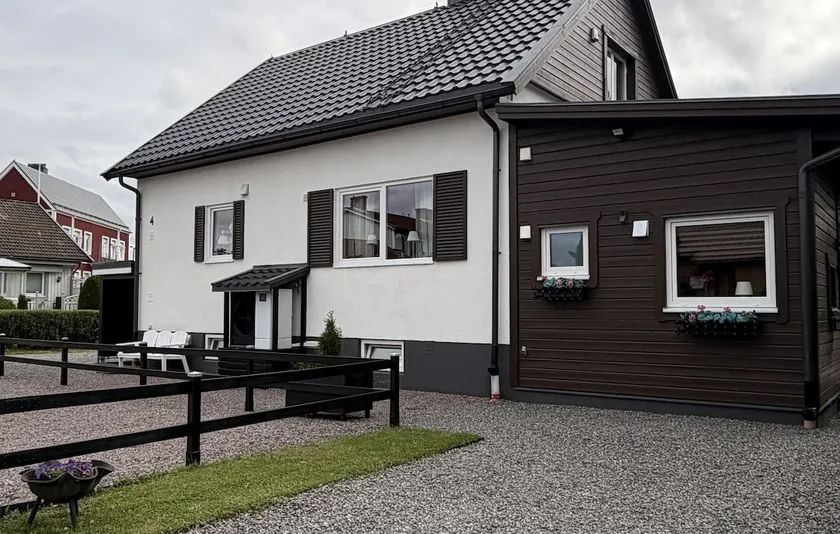 The Little Yard Cottage - Image 1