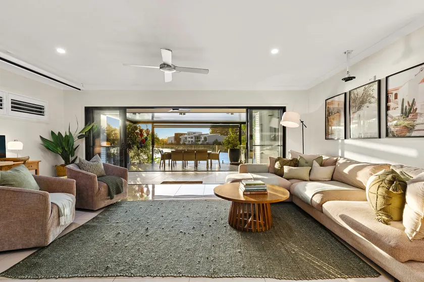 4BR & 4 Bath | Walk to Cafés & Shops| Waterfront - Image 1