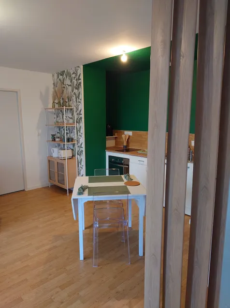 3-star apartment with private garden - Image 1