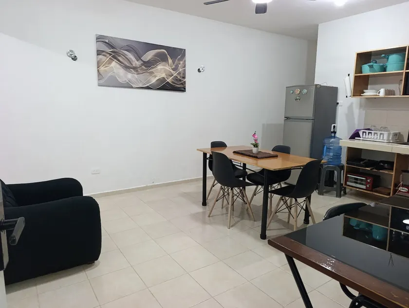 Comfortable Apartment 5 Minutes from the Airport - Image 1