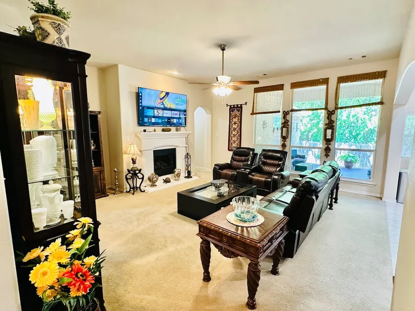 Near AT&T Stadium & Six Flags – Spacious Home. - Image 1