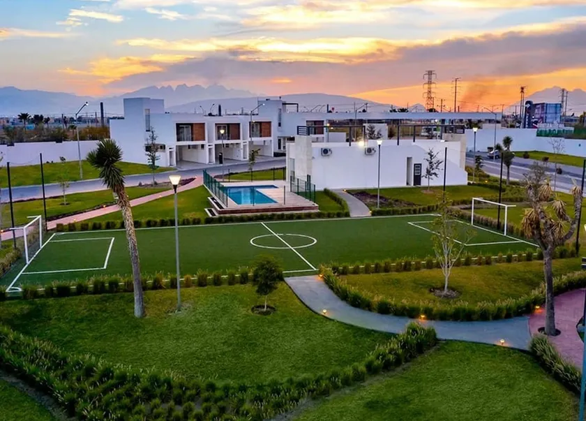 Residence in Apodaca near the airport - Image 1
