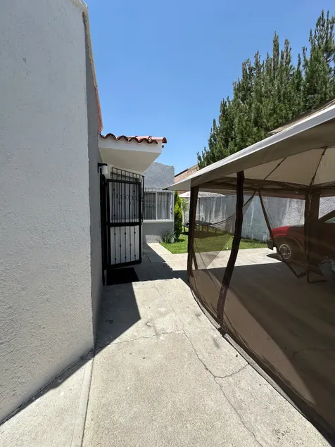 House with a garden and barbecue - Image 1