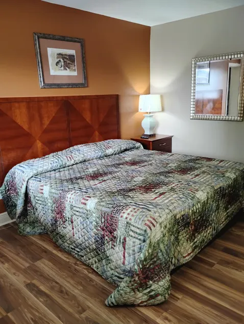 (131) Gated - 1 King BR/1 Bath Apt w/ Full Kitchen - Image 1