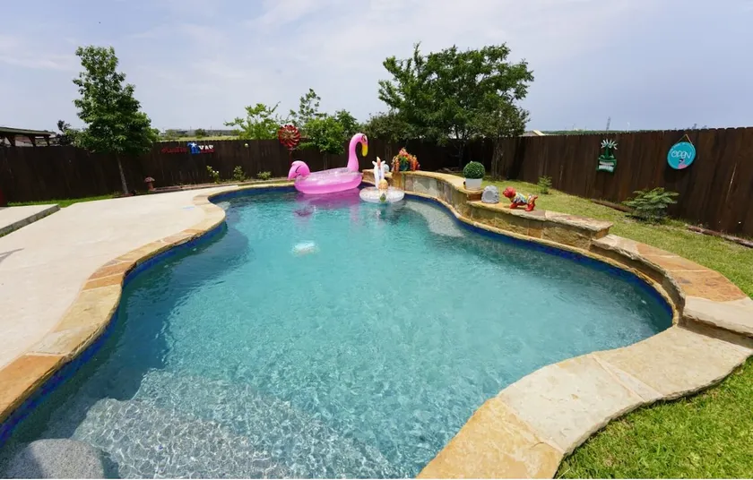 #AustinAwaySis - Image 1