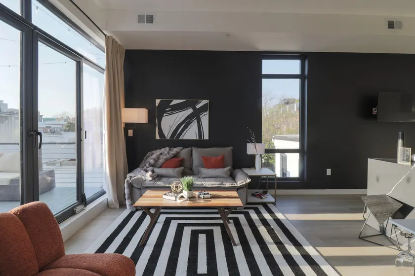 Unit 9 Luxe 2 Bedroom Penthouse Sleeps 6 - Image 1