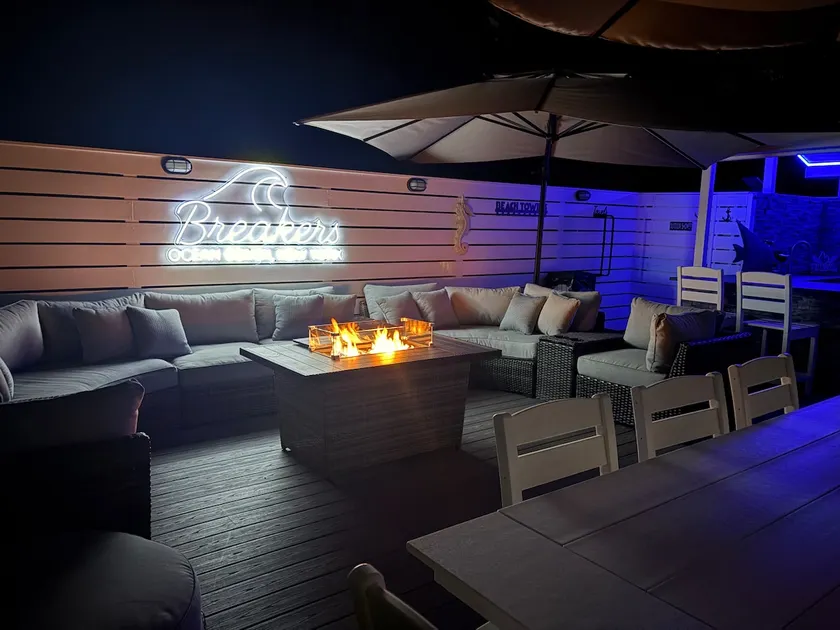 Chic Cozy Fall Getaway Fire Island Ocean Beach, NY - Image 1