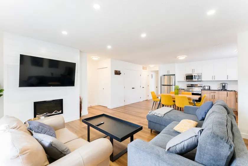 Boutique Nordic Stay, Hot Tub, Sauna and Sleeps 8 - Image 1