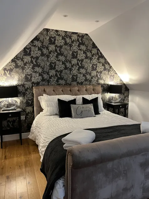 Honeyberry Cottage -PART OF ALTON COTTAGES - Image 1