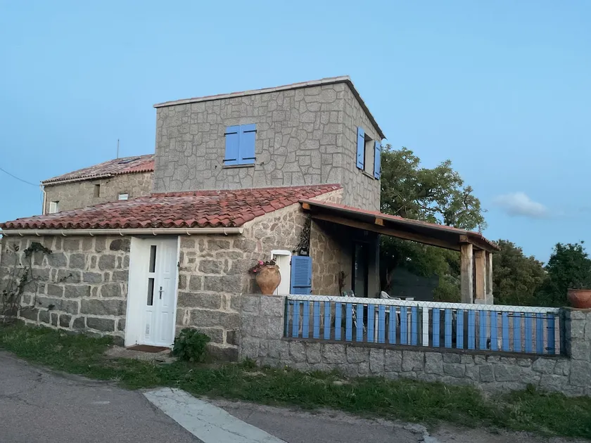 Beautiful traditional house - Image 1