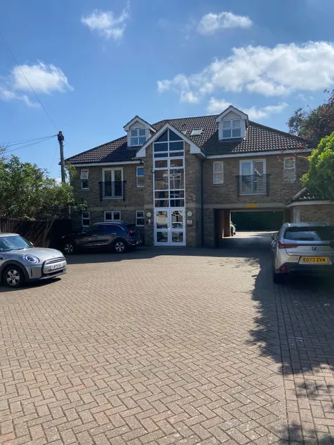 Apartment in broxbourne - Image 1