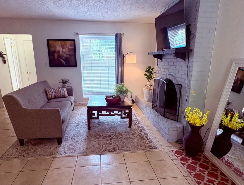 [Aug deals!] Cozy East Austin Oasis, no pet fee - Image 1