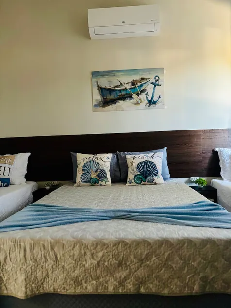 Suite | Quadruple | Air-conditioned | Near BR040 - Image 1