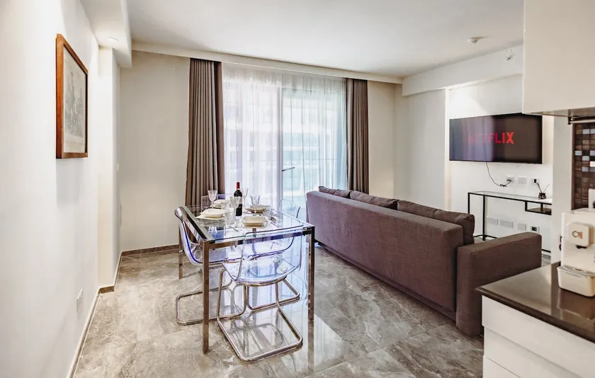 Mercury Suites Premium Apartments With Pool Access - Image 1