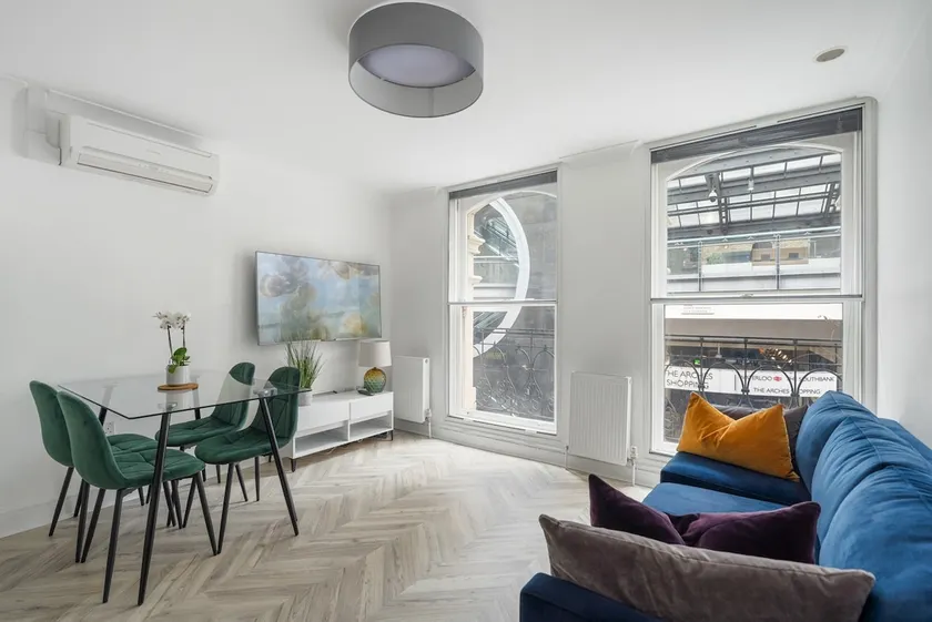 2 Bed Flat Trafalgar Square (w/AC) - Image 1