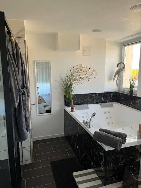 Jacuzzi® - The Street Heart - FloBNB - Image 1