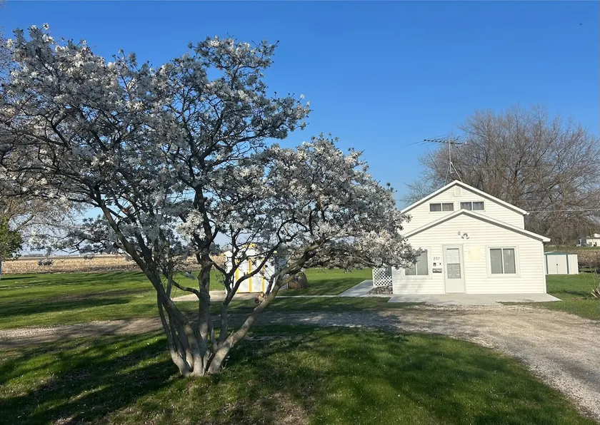 Crystal Moon Cottage - Image 1