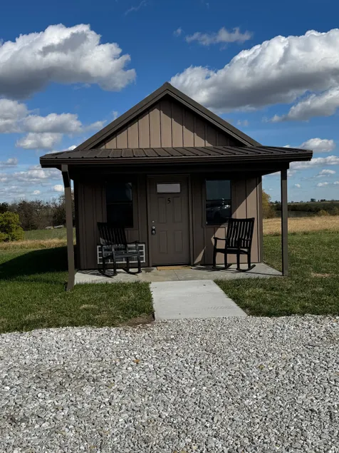 #5 1-Bedroom Cottage at Whippoorwill Acres - Image 1