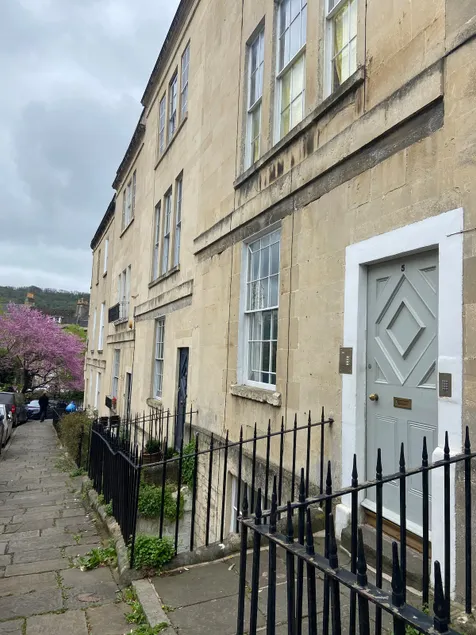 Pretty flat in historic Bath - Image 1