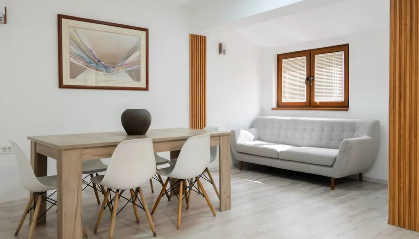 Sunny Flat+Pool +Parking near Centre - Image 1