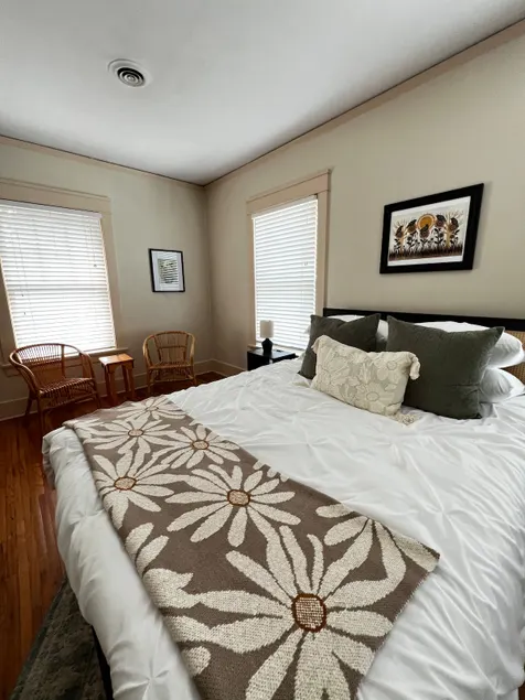 The Raven Sunflower Apartment in Historic Atchison - Image 1