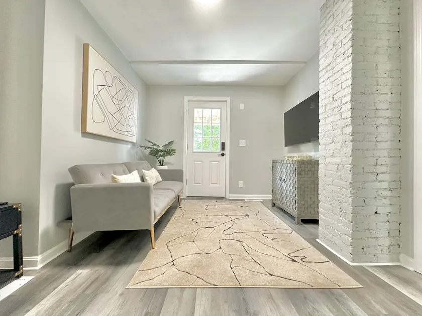 NEW Chic 4beds *Free parking*Laundry*Fast Wifi - Image 1