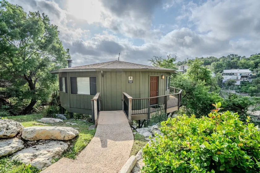 Lakefront Bungalow with Community Pool/Hot Tub #4 - Image 1