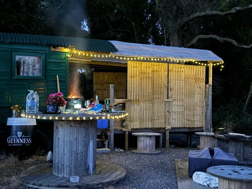 A lake view hut BT23 - Image 1