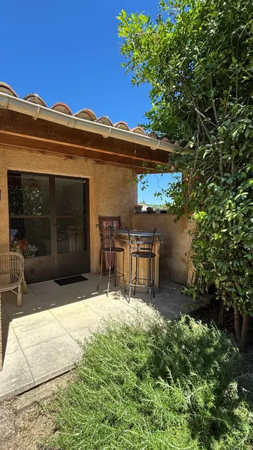 Charming, air-conditioned house. Everything within walking distance, parking. - Image 1