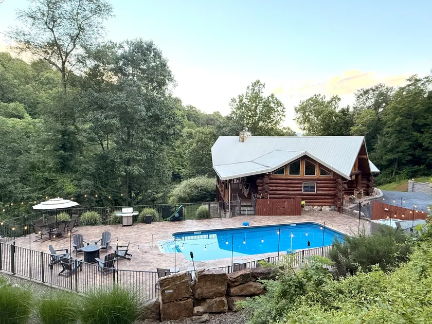 Elkhorn Lodge mountain retreat-Heated pool-Hot tub - Image 1
