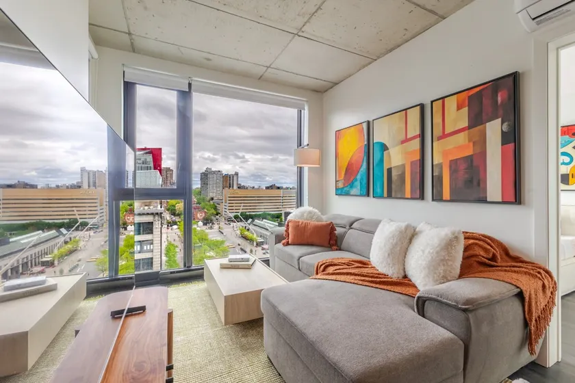 Downtown Poolside Haven | Free Parking & Pool - Image 1