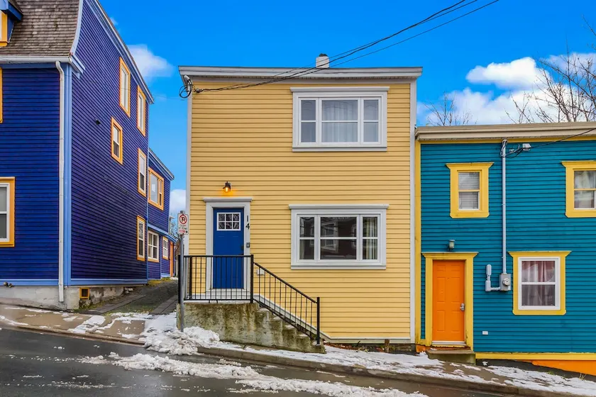 Harbour View Row Home Signal Hill & Downtown - Image 1
