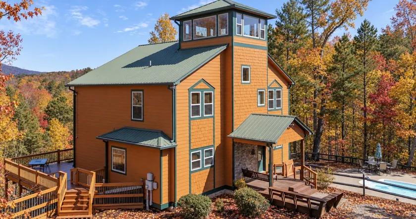 Poolside Mountain Retreat- Luxury Family-sized - Image 1