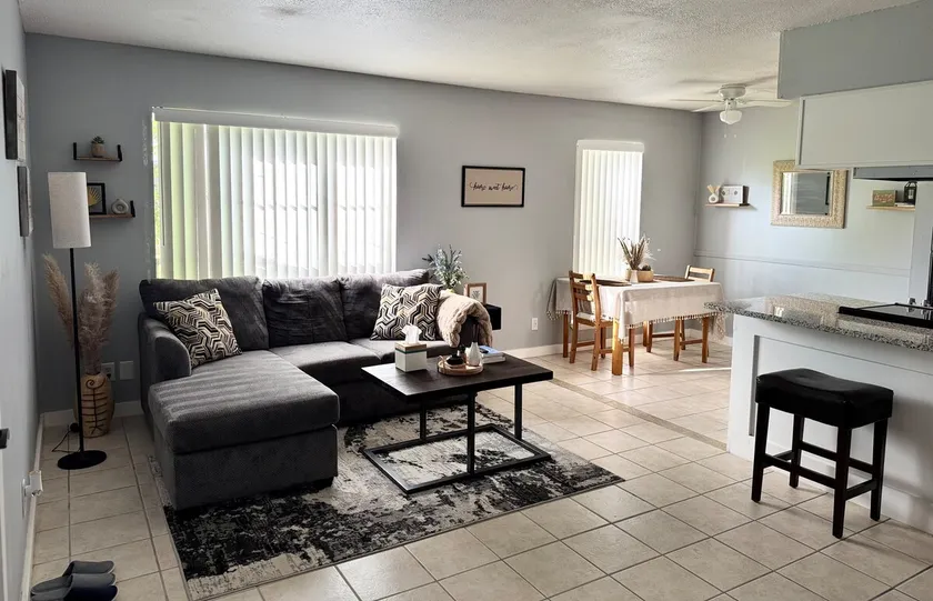 Cozy, Modern Entire Apartment with Full Amenities - Image 1