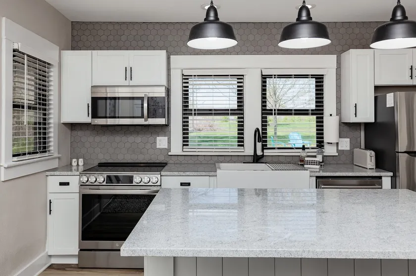 Farmhouse-ish - all the charm without the farm - Image 1